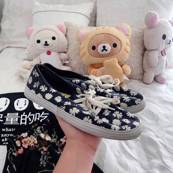 Daisy Canvas Sneakers - Picture 2 of 4